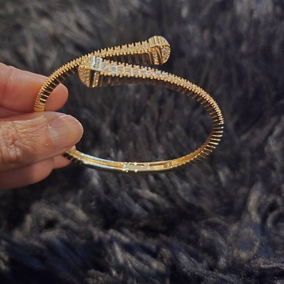 21kgp Dubai Jewelry - Elegant Gold-Tone Jewelry Set - Picture 13 of 14